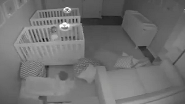 Родители сложиха камера в стаята на децата си и се изумиха от видяното  (ВИДЕО)